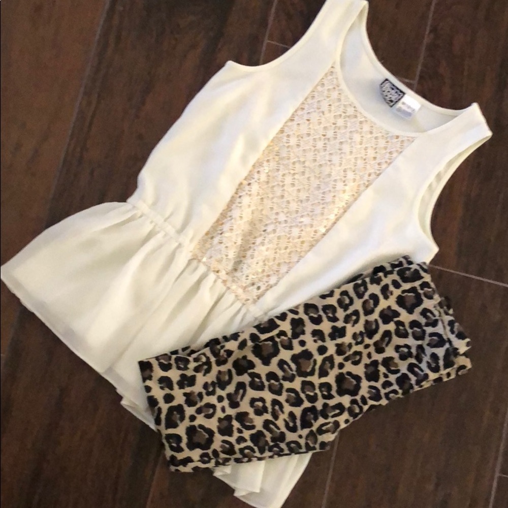 Girls leopard print outfit.